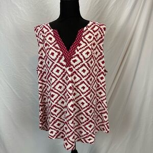 Burgundy and cream split neck sleeveless top with curved hem